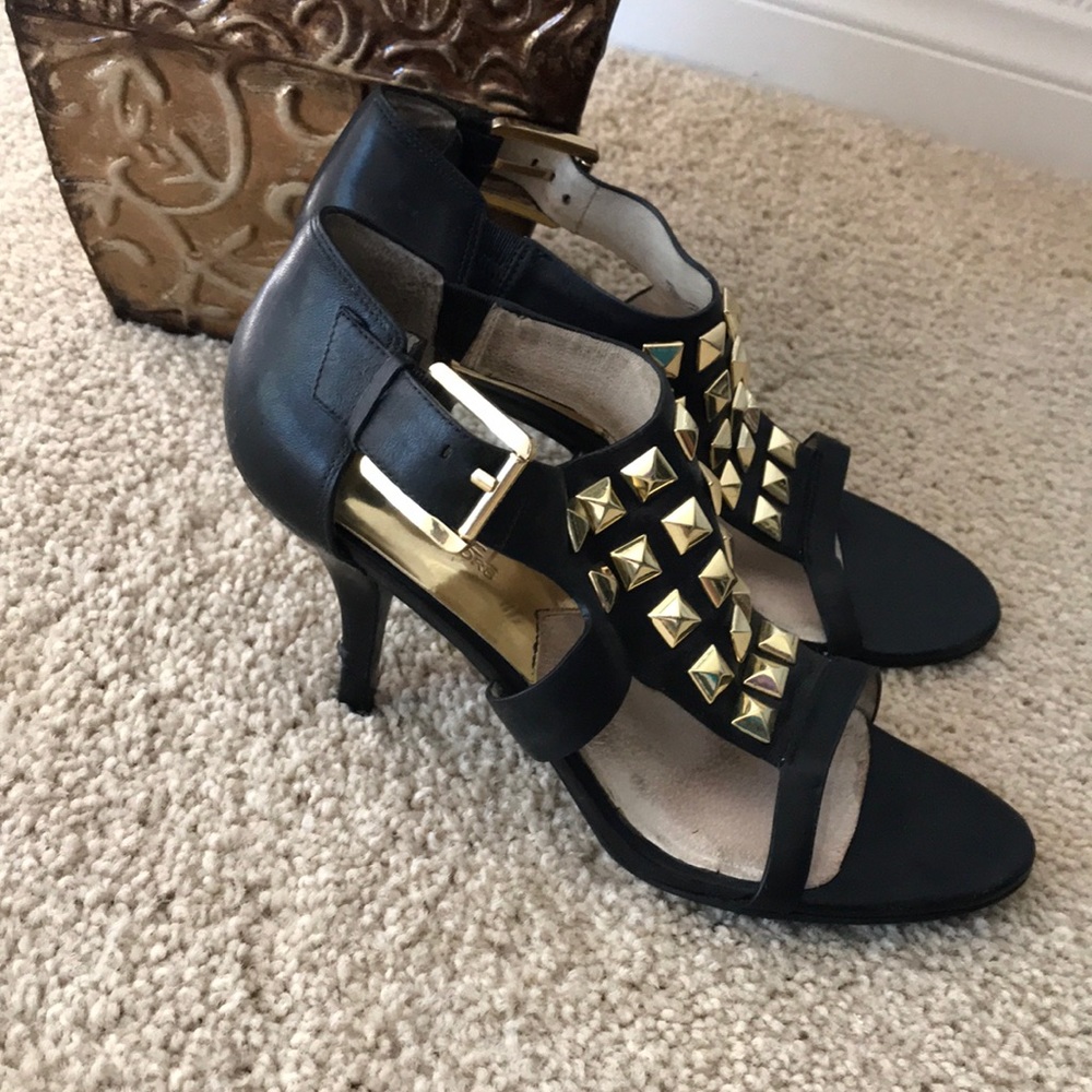 Shoes - Picture 2 of 4